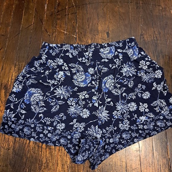 H&M Floral Patterned Flowy Shorts - Picture 1 of 5